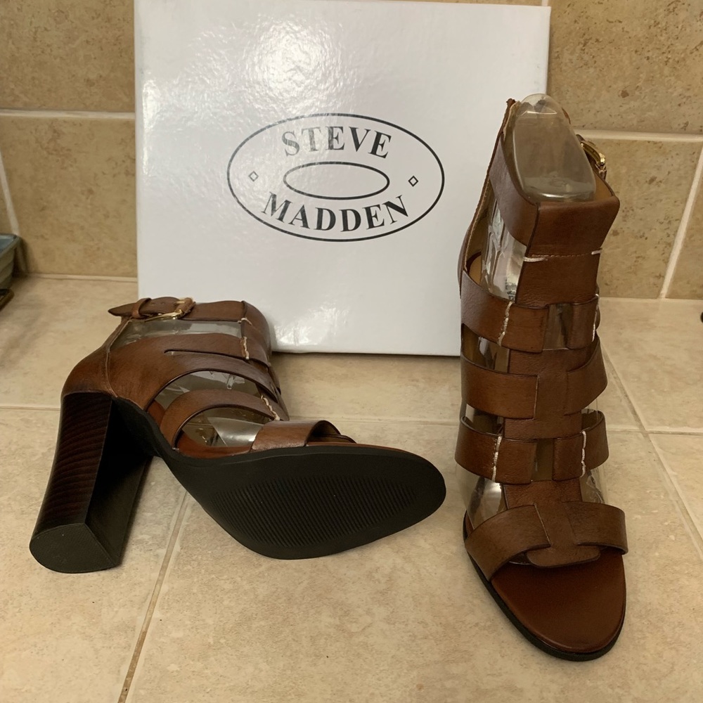 Brand NEW, never worn!!